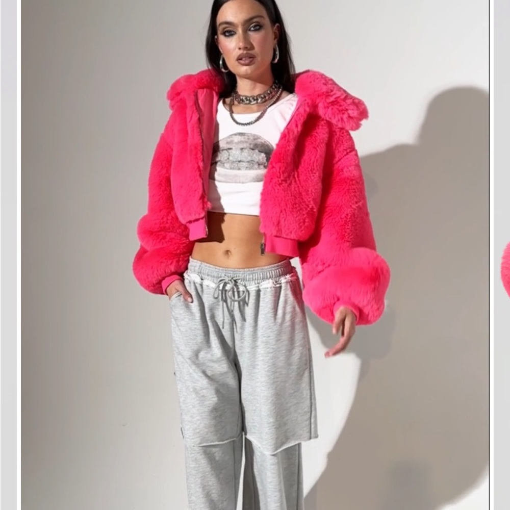 AKIRA NWT FAUX FUR BOMBER IN HOT PINK 💕Size M - Picture 5 of 15
